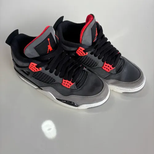 Tênis Air Jordan 4