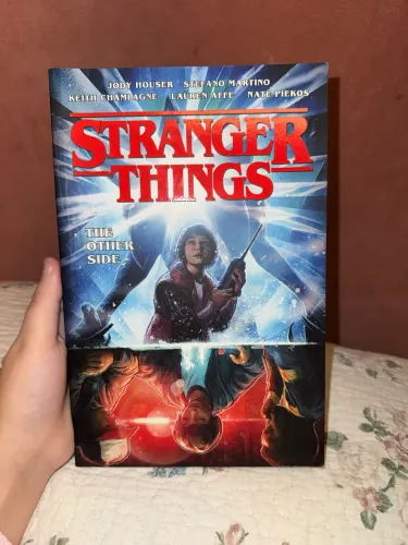 Hq importada quadrinhos stranger things the other side