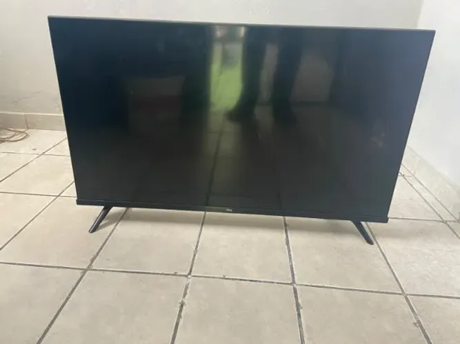 Smart TV Semp TCL 40" - Modelo 40S615 (Para Tirar Peças / Tela Quebrada)