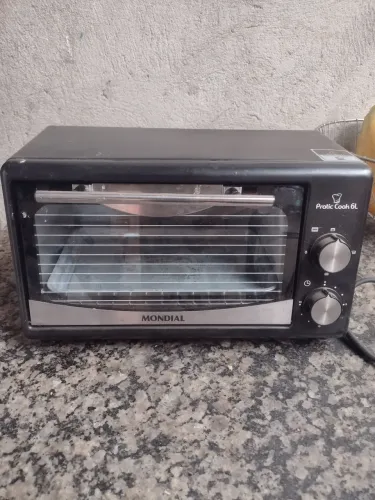 Forninho elétrico pequeno funcionando perfeitamente