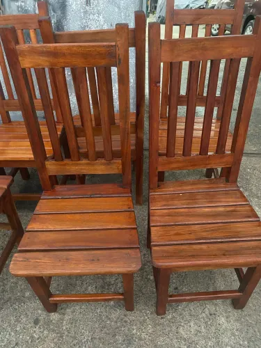 Mesa c/4 cadeiras madeira maciça