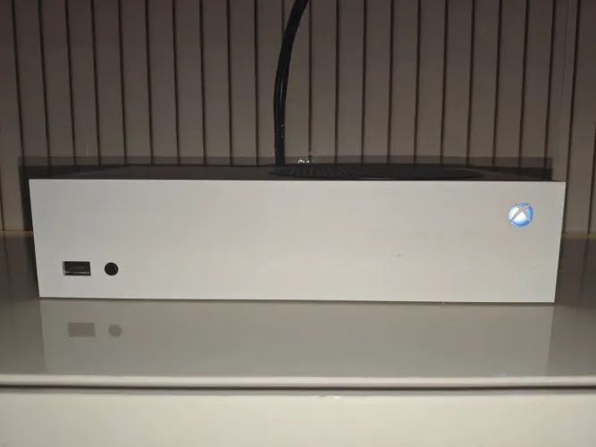 Xbox Series S com caixa e 1 controle
