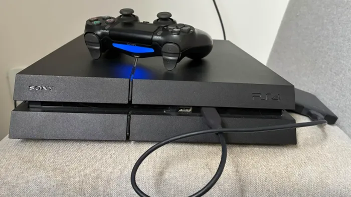 PS4 + 1 CONTROLE + 2 JOGOS+ HD