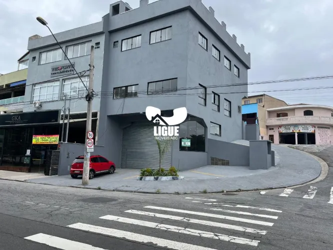 Galpão de esquina com grande visibilidade