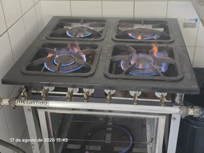 Fogão Industrial 4 bocas com forno 66L Metalmaq Prateado