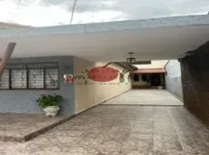 Térrea para aluguel tem 240 metros quadrados prox ao Lago dos Patos na Vila Galvão- Guarul