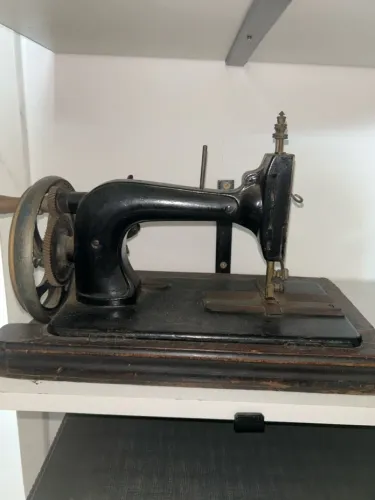 Máquina de costura antiga