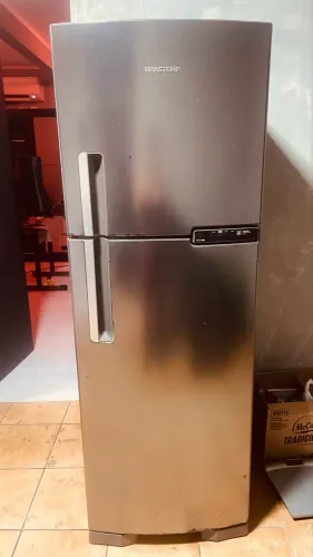 Vendo geladeira Frost free Brastemp 375L,