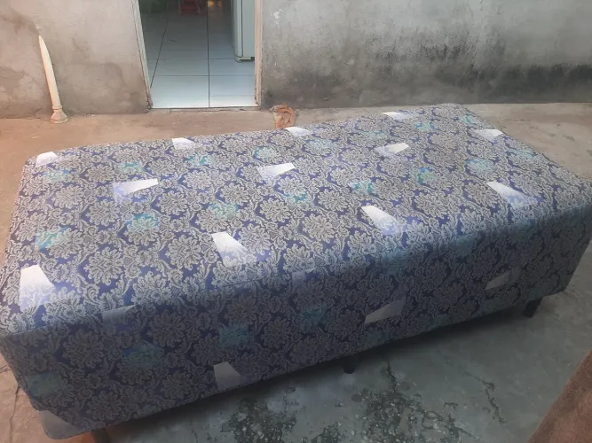 Vendo cama Box solteiro
