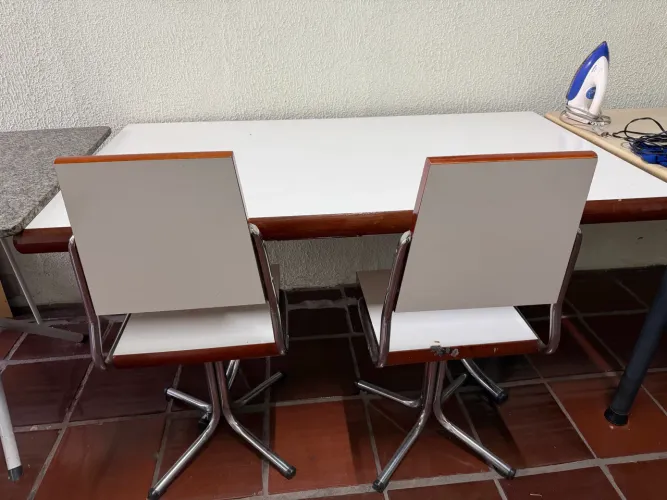 Mesa com 4 cadeiras ótimo custo benefício