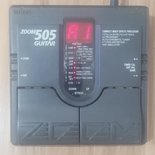 Pedaleira Zoom 505 Guitar + fonte