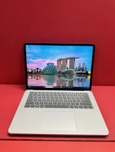 Surface Laptop Studio 11th Gen i7 -16GB -512GB GeForce RTX