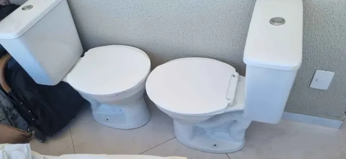 Par de vasos sanitários com caixa acoplada usados em bom estado (ler anúncio)