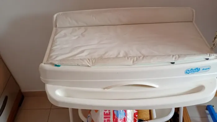 Bebê conforto e trocador com banheira para recém nascido
