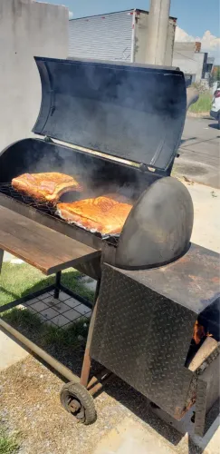 Churasqueira pit smoker