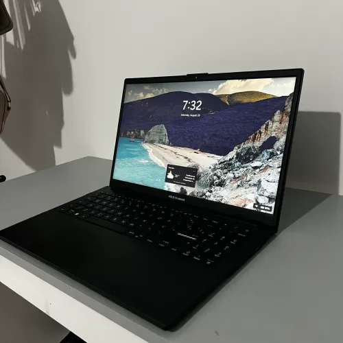 Notebook Asus VivoBook 15 - Windows 11 Ryzen 5 7520U 8GB RAM 512GB SSD