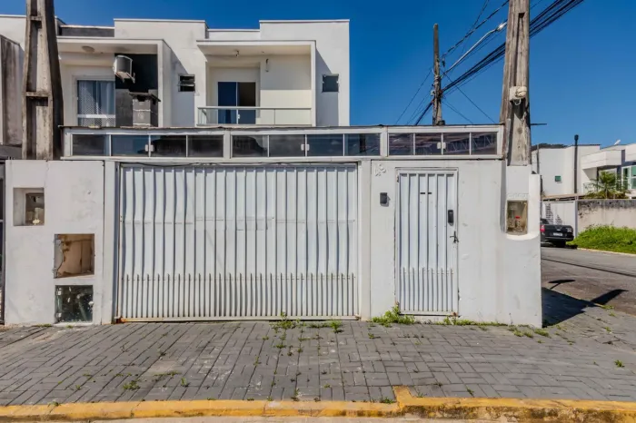 Sobrado para Venda em Camboriú, Rio Pequeno, 2 dormitórios, 2 suítes, 4 banheiros, 2 vagas