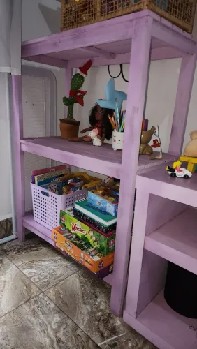 Prateleira e mesa de cabeceira