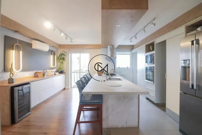 Cobertura Triplex na Vila São Francisco, com 3 quartos, 3 vagas - 320 m².