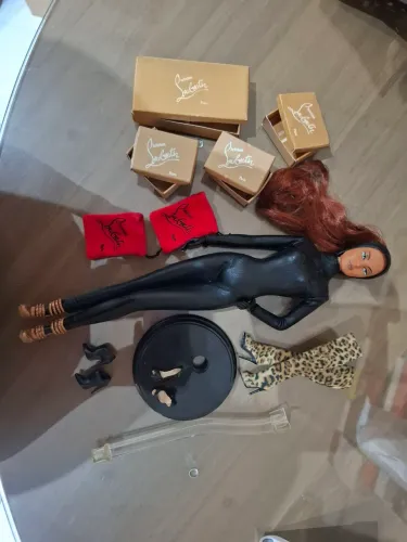 Boneca barbie collector louboutin