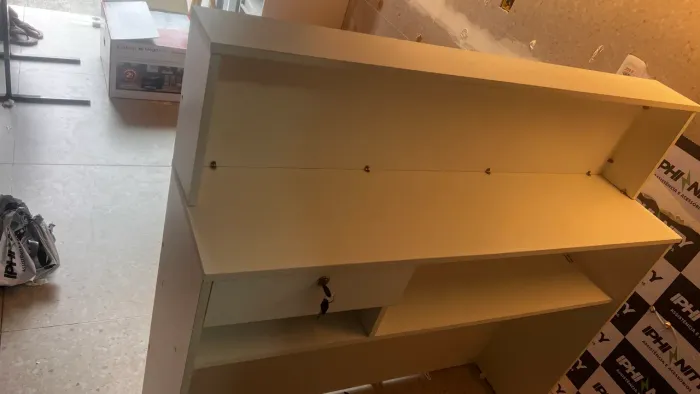 Balcão de loja com gaveta móvel planejado 