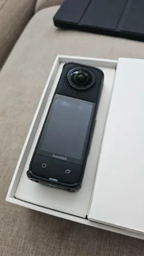 Câmera Insta360 X4