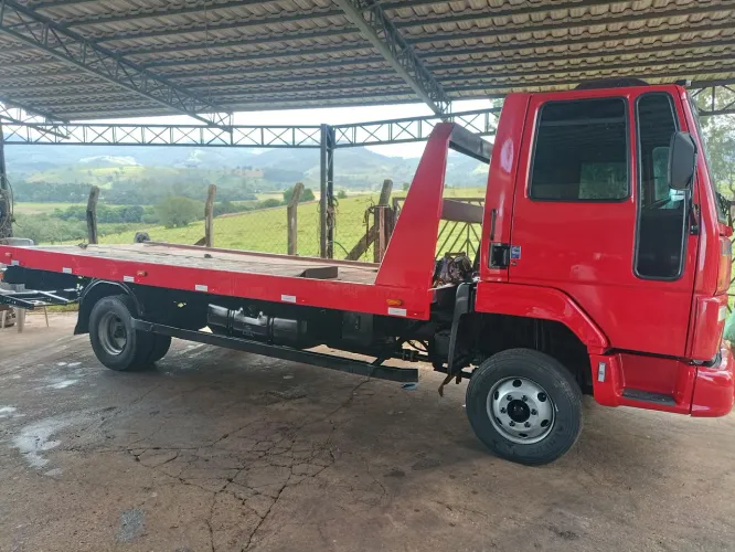 Caminhão Ford Cargo 815e