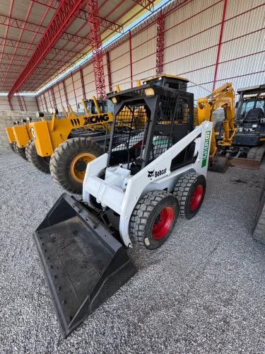 Mini carregadeira Bobcat