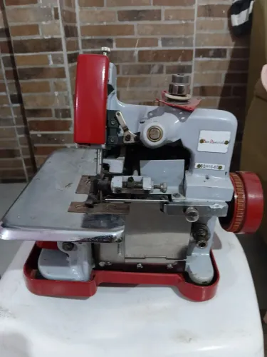 Maquina de overlock
