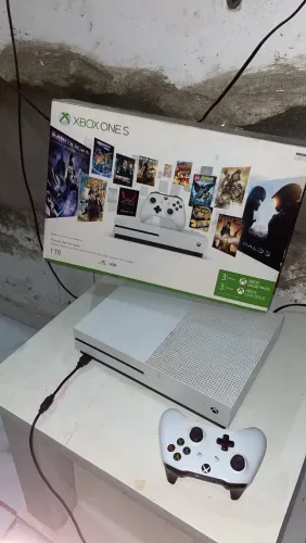 Xbox one s 1TB branco + controle original + caixa