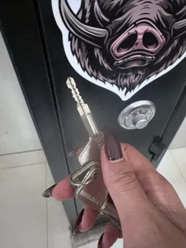 Vendo cofre, para armas e itens menores, vai com chave tetra