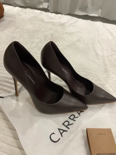 Scarpin Carrano 35 - NUNCA USADO NOVO