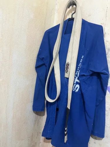 Kimono e faixa usados A2