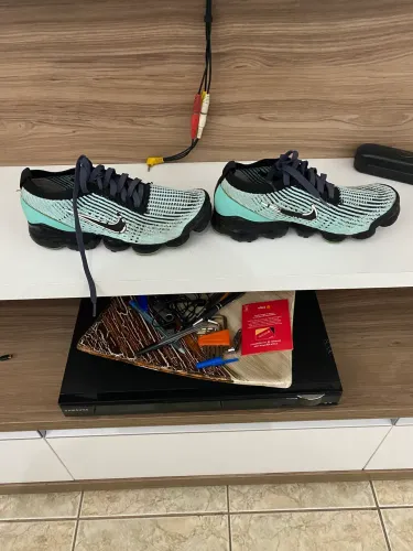 Tênis de corrida vapor Max dois cardaço um azul marinho e um rosa