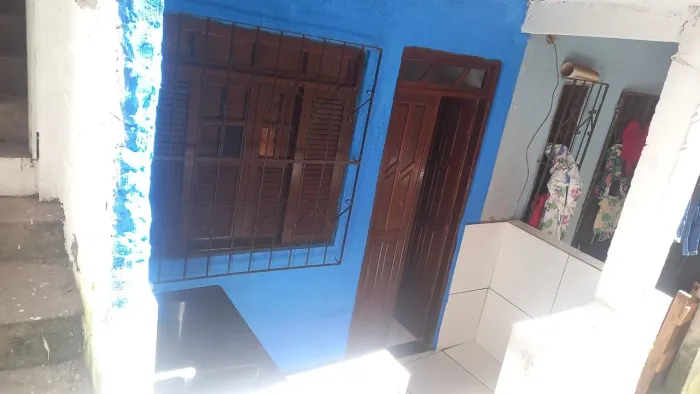 Vende se um linda casa , bem  arejada,  lugar tranquilo,  rua fechada .