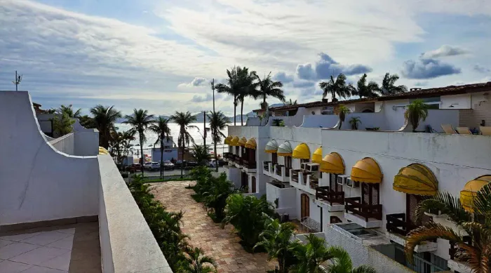 Casa à venda em condomínio frente ao mar na praia da Enseada