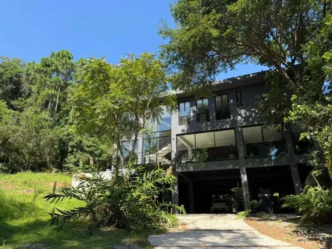 Casa em Condomínio para Locação em Florianópolis / SC no bairro Campeche
