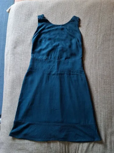 Vestido curto com detalhe nas costas tamanho G modelagem pequena que veste M.