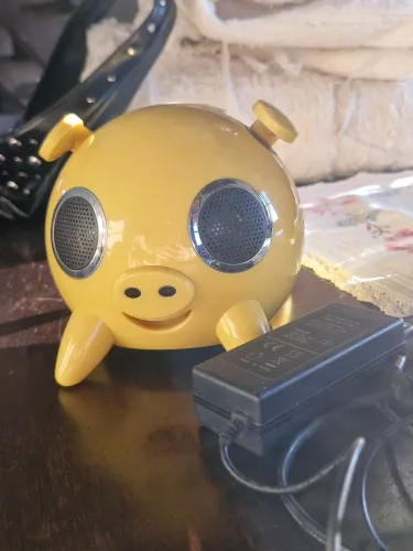 caixa de som IPig amarelo modelo Q3
