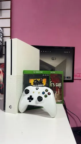 Xbox One s - seminovo - revisado - 1 controle e 2 jogos
