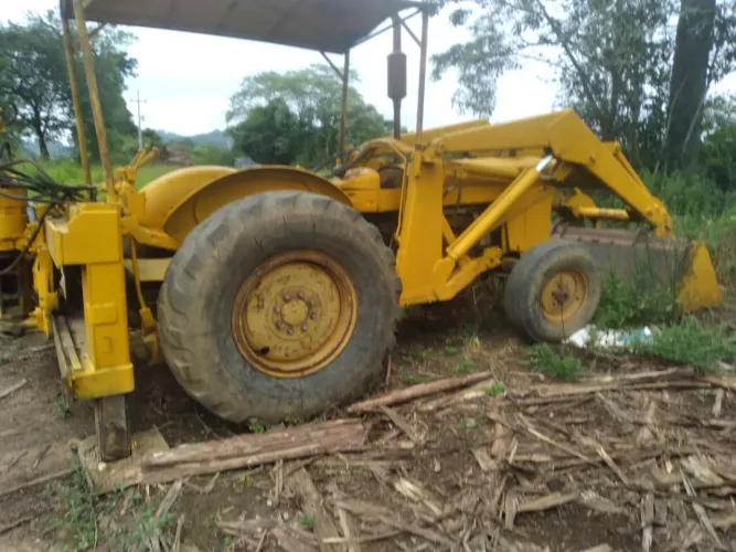 Retroescavadeira mf65