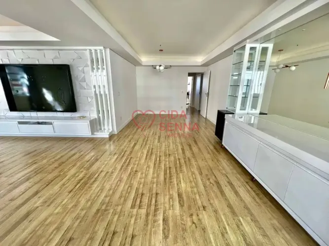 DESOCUPADO - 212m² PRIVATIVOS - SEMI MOBILIADO - SACADA - 2 VAGAS LIVRES