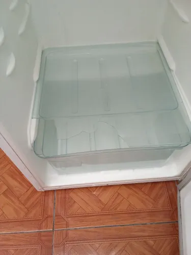 Vende,.se uma geladeira usada