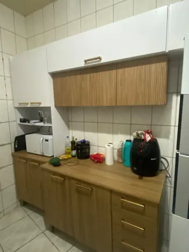 ARMÁRIO DE COZINHA MENOS DE 1 ANO DE USO