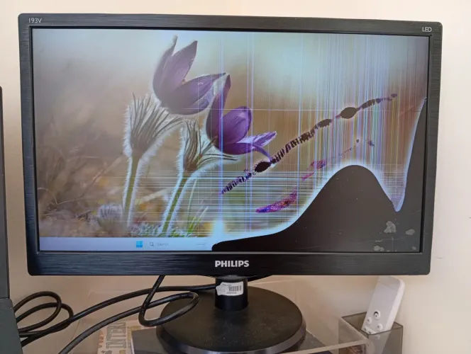 Monitor philips 19V5 18,5 com DEFEITO para retirada de peças 