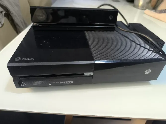 Xbox One 500GB + Kinect (Para Reparo)