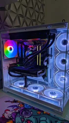 PC GAMER RTX 5060TI 8GB + Ryzen 7 5700