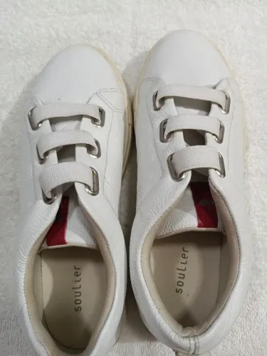 Tênis em couro da Soulier 37 em excelente estado.