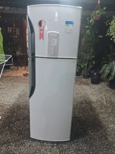 Geladeira panassonic frost free