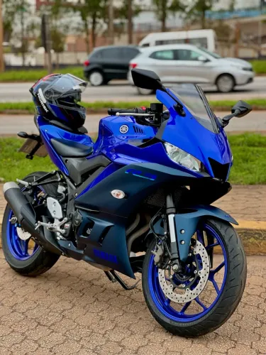 2023 Yamaha YZF-R3 azul